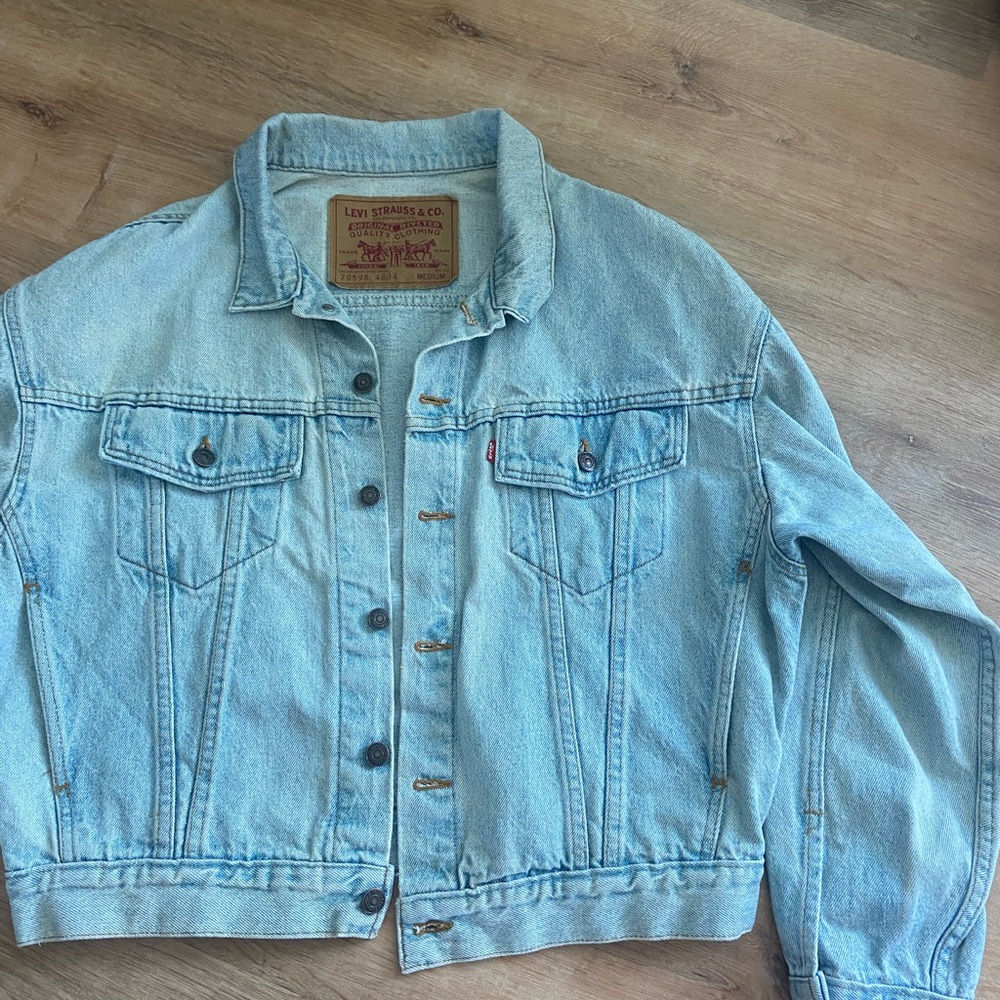 Levi's Men’s Light Blue Denim Oversized Trucker Jacket